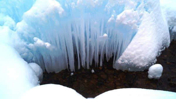 Ледяной фонтан Сосулька НП Зюраткуль